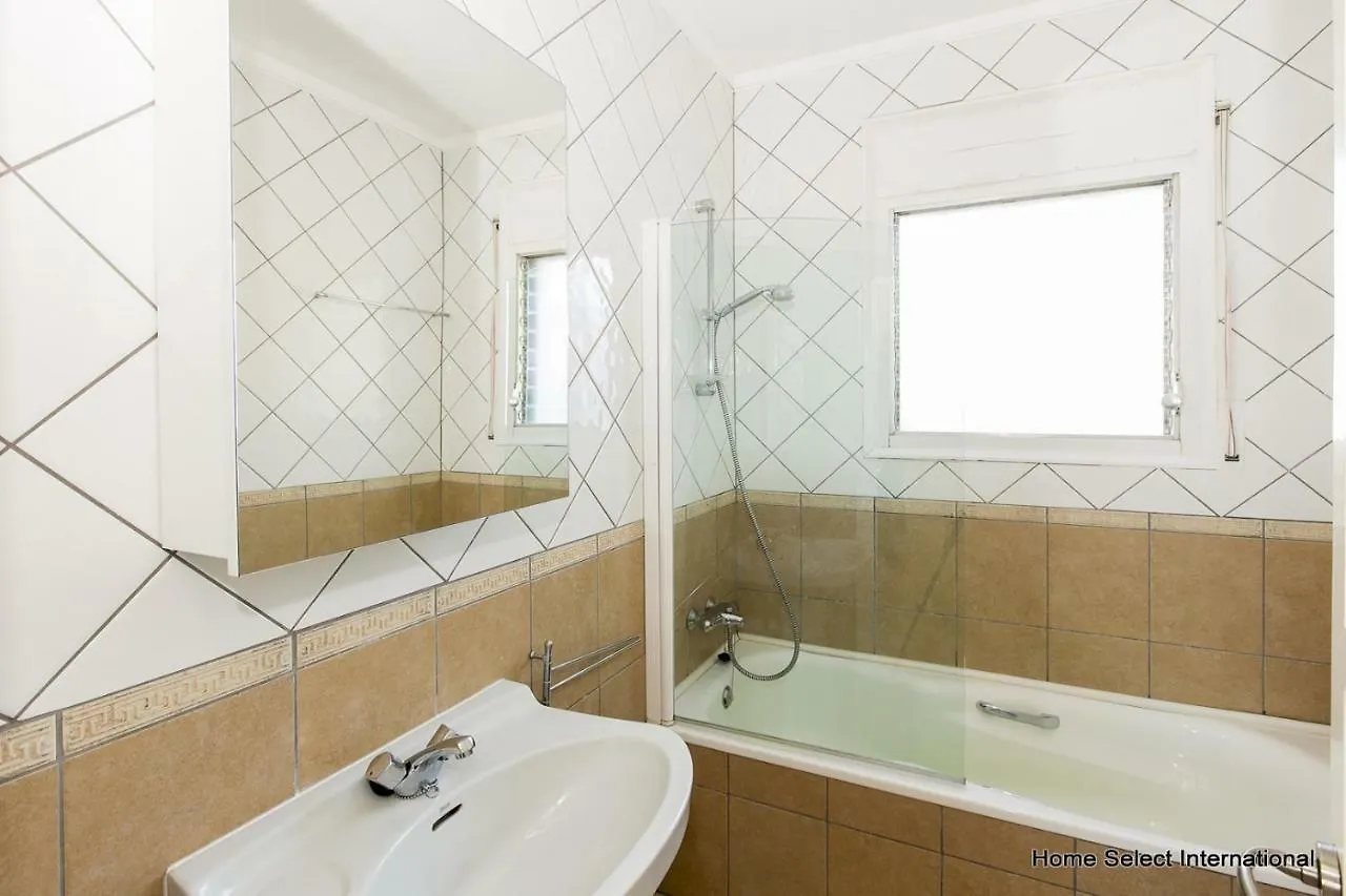 2005 Villa Freser Al Canal Para 6 Personas By Homeselectspain Empuriabrava